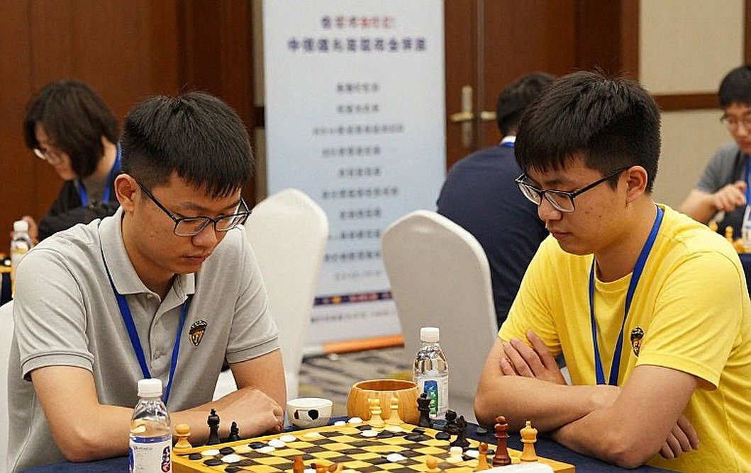 ChessBase Magazine #225: प्राग के 27 मिनिएचर और ओपनिंग तैयारी का असली बाज़ार